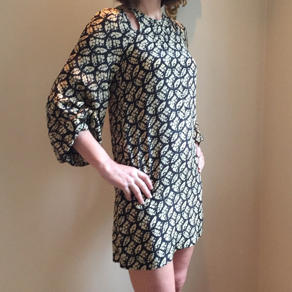 Winter Kate Black and Cream Long Sleeve Dress - Picture 2 of 2